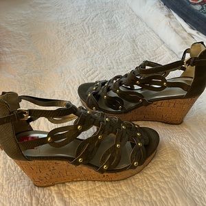 Olive green wedge sandal great condition size 6.5